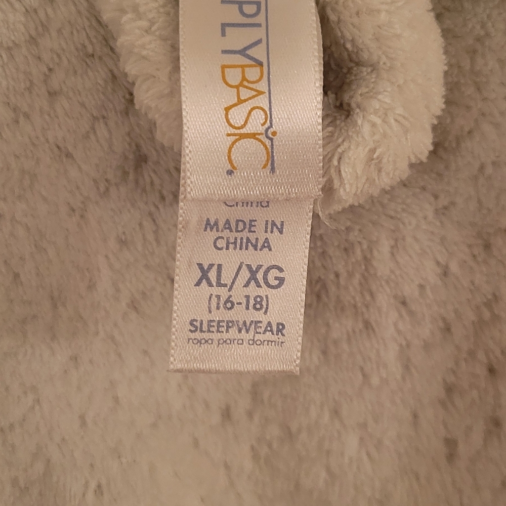 Simply Basic Woman's Robe - Picture 3 of 6